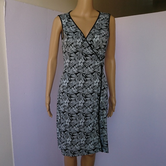 BCBG Size XS 2 Dress Bundle Floral Print & Stripe - Picture 4 of 8